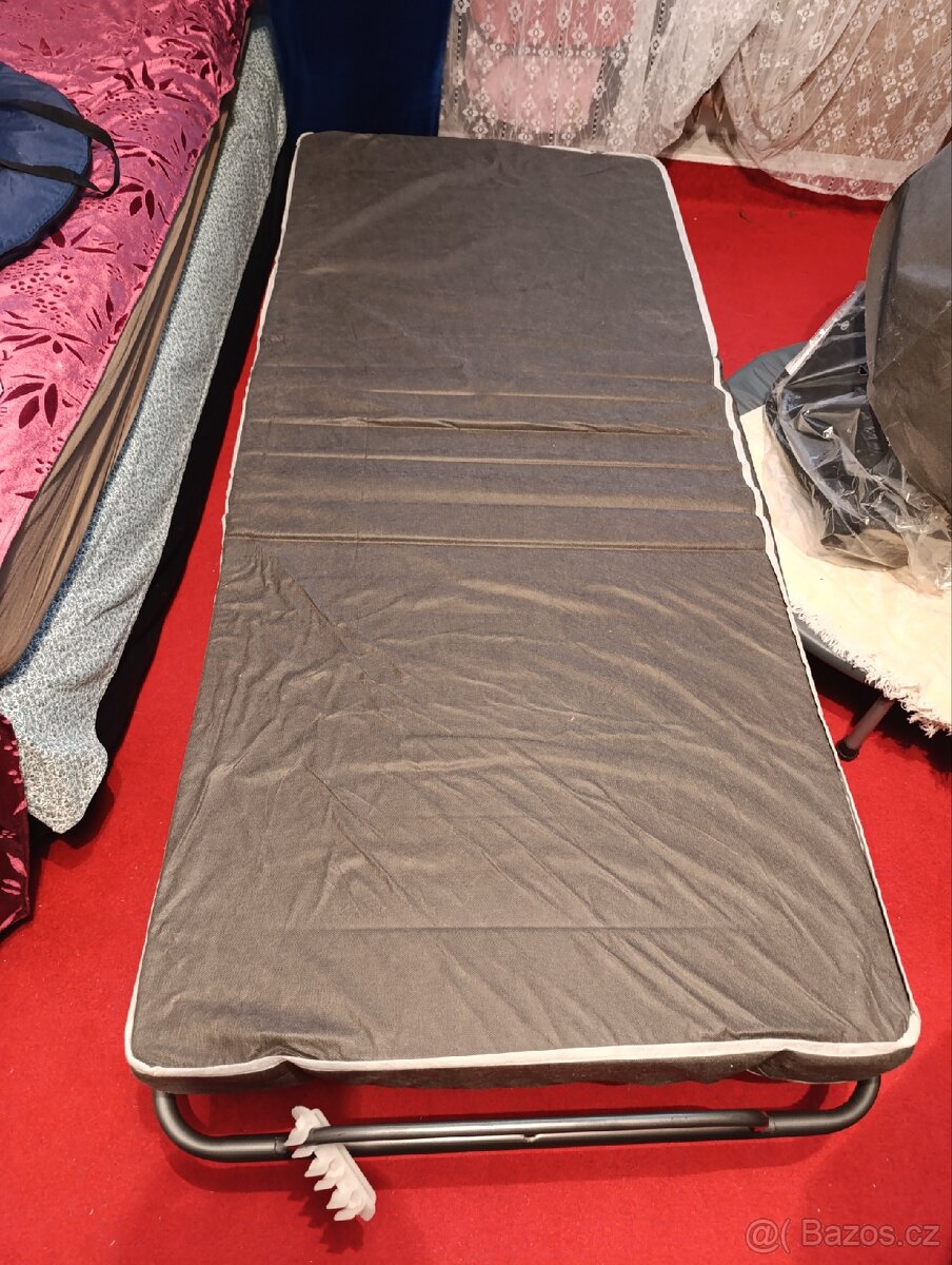 Skládací postel