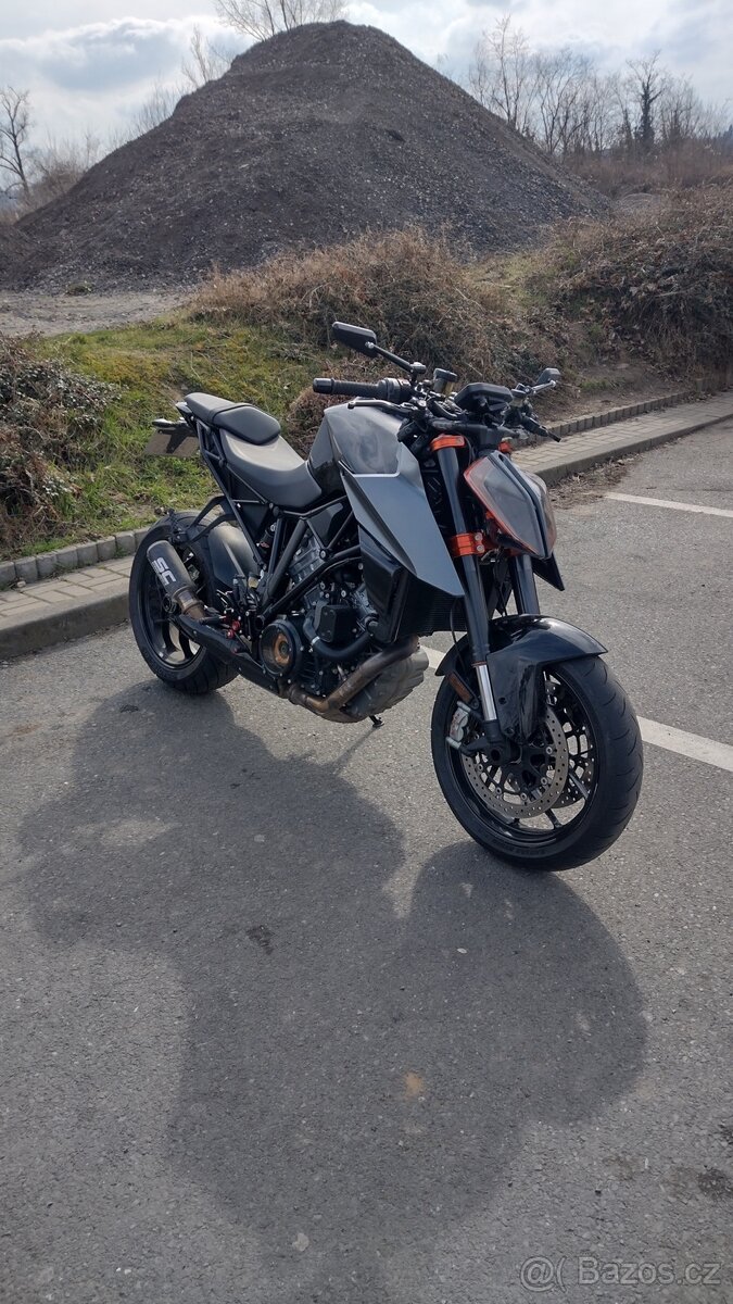 Moto KTM 1290 Super Duke R