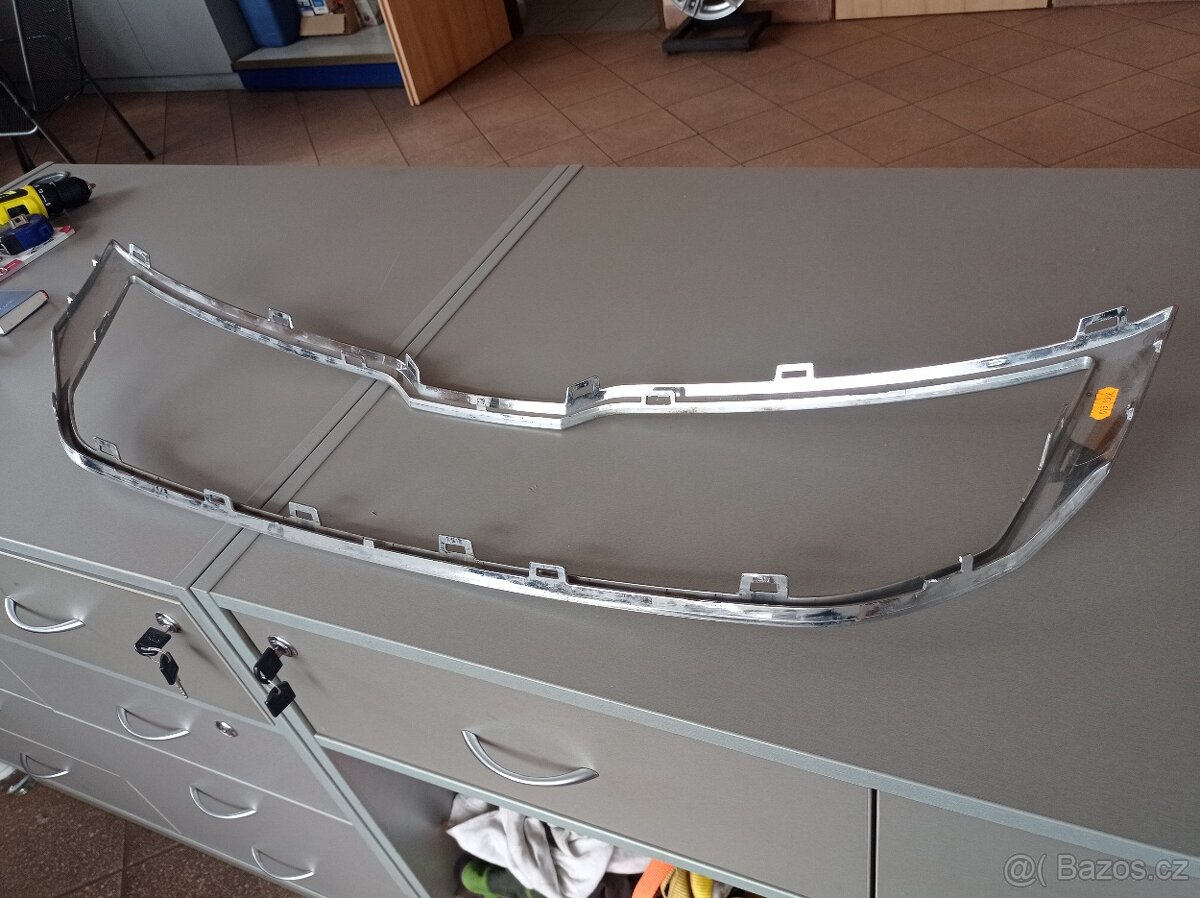 Škoda Karoq rámeček masky