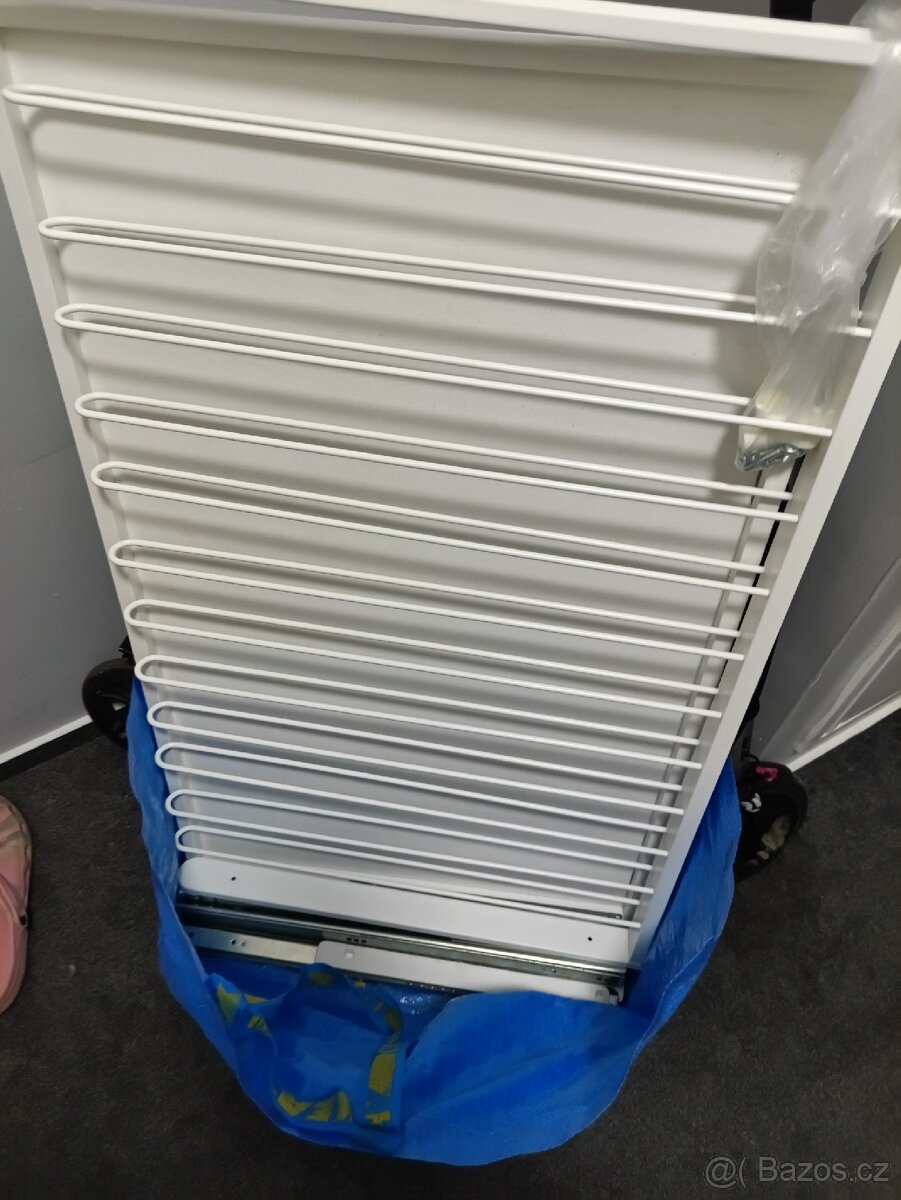 Ikea šuplík na šperky a věšák na kalhoty