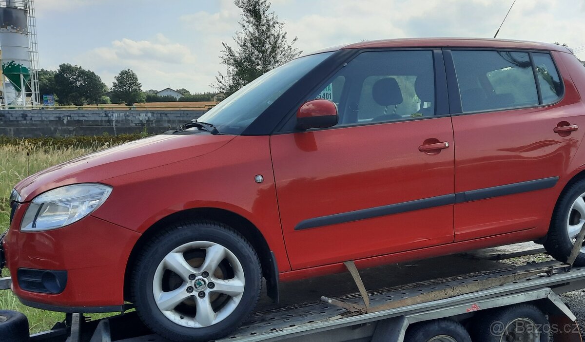 nd ze škoda fabia 2, 1.2.HTP 44kW, červená,bílá,Rosso