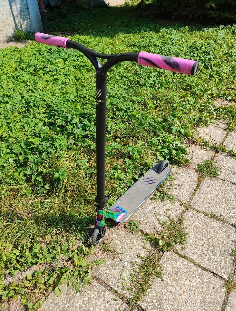 Koloběžka Bestial Wolf R12 rainbow