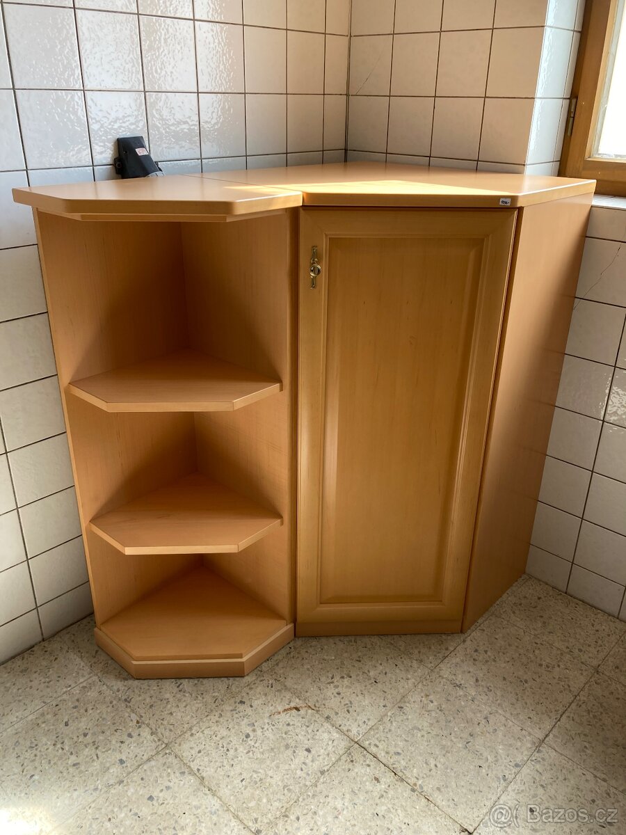 Rohová skříňka