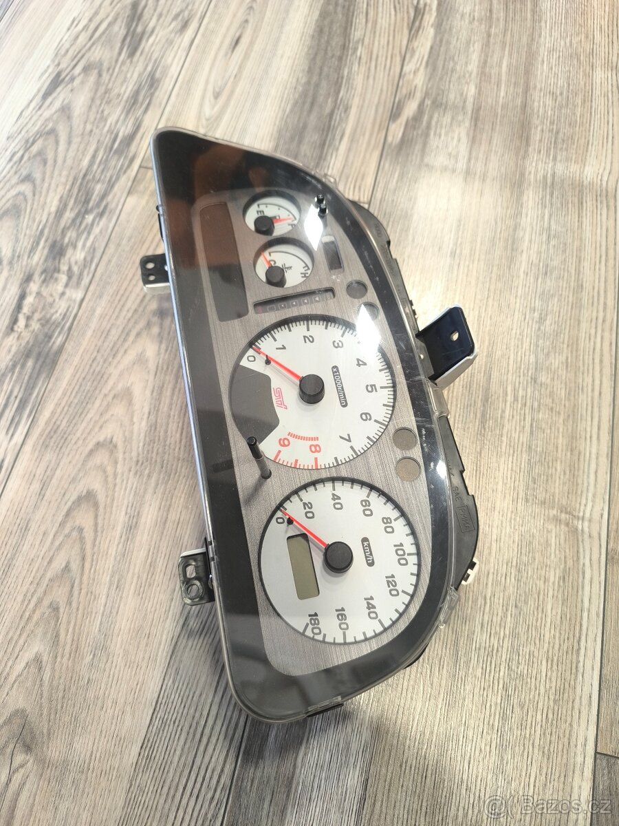 Prodám budíky Subaru Impreza GC8 STI DCCD