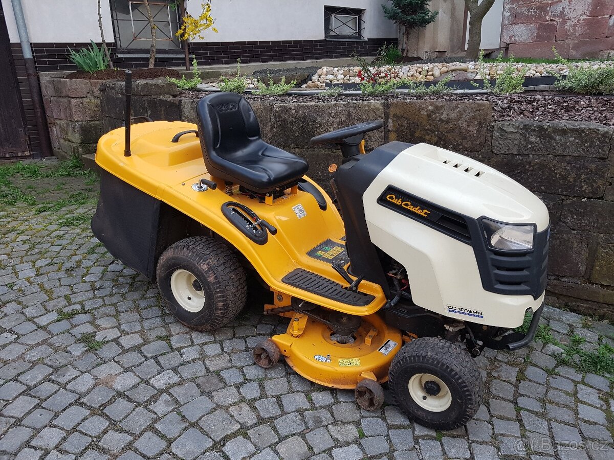 Zahradní traktor Cub Cadet CC 1019 HN - rezervace
