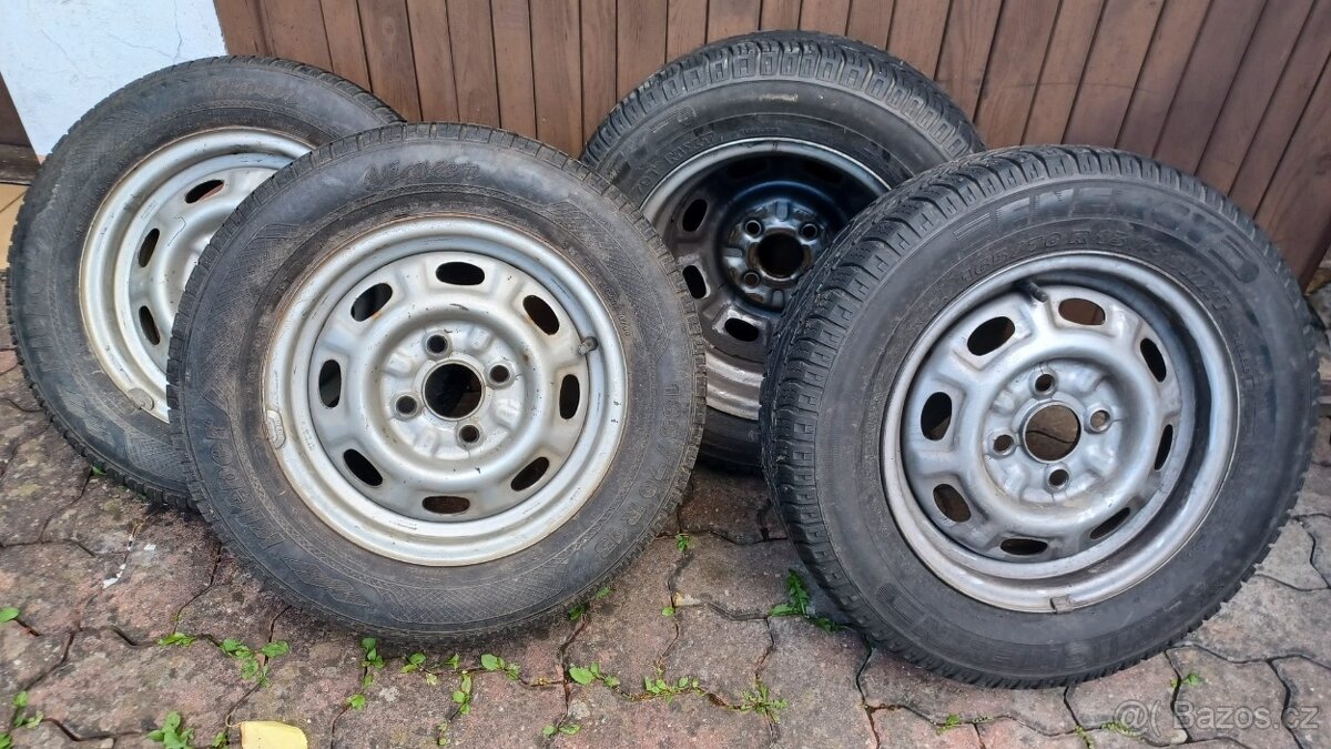 Plechová kola 13" s pneu 165/70 R13 – Škoda Favorit
