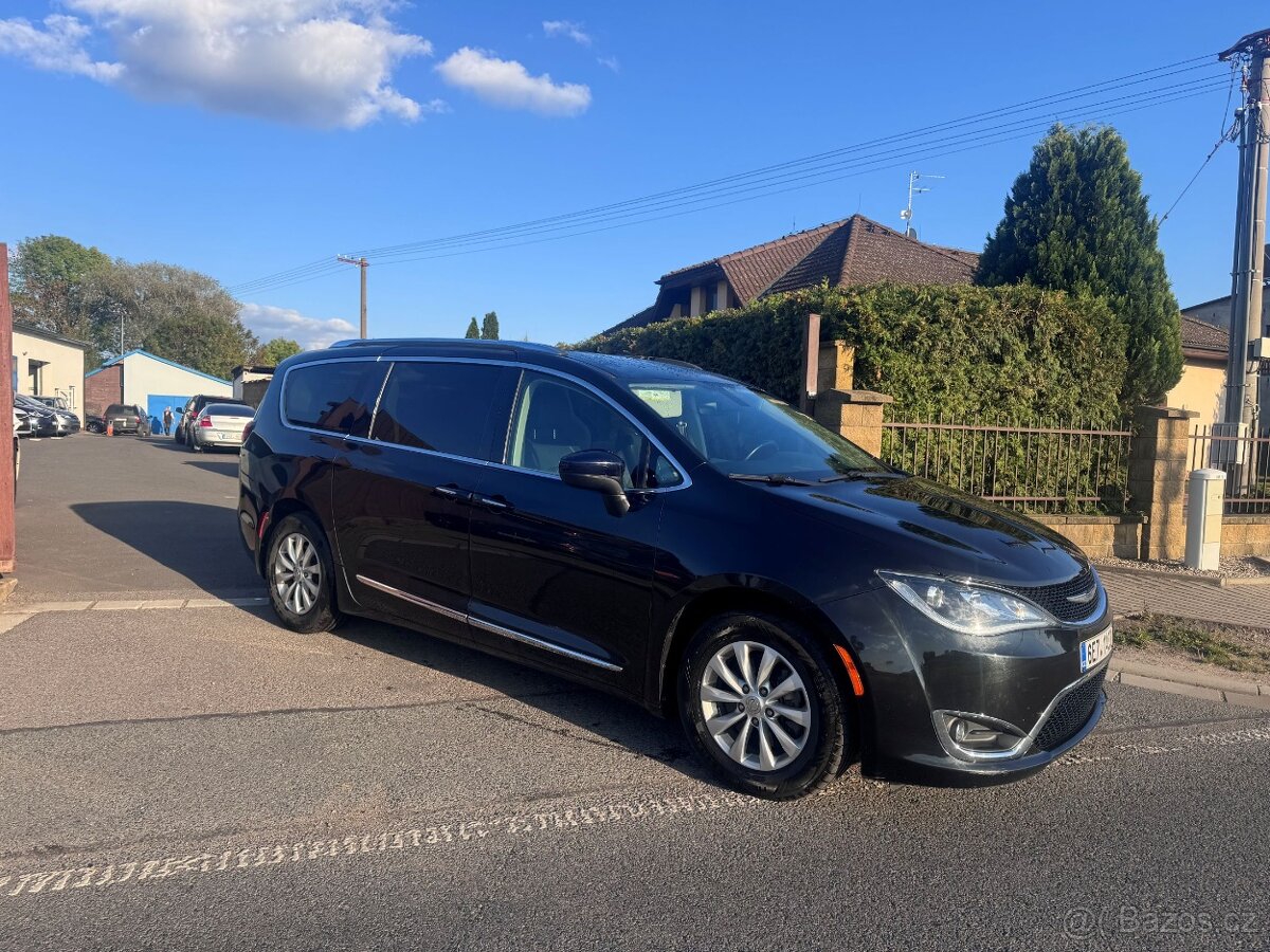 Chrysler Pacifica 3,6 RU Touring L Kůže 2018 DPH