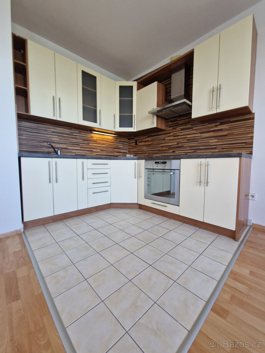 2+kk 69 m2, balkon, ul Padovská, Praha 10