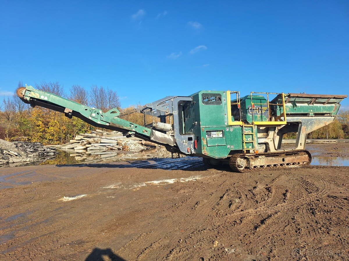 Mobilní čelisťový drtič RESTA ná pásovém podvozku 900x600