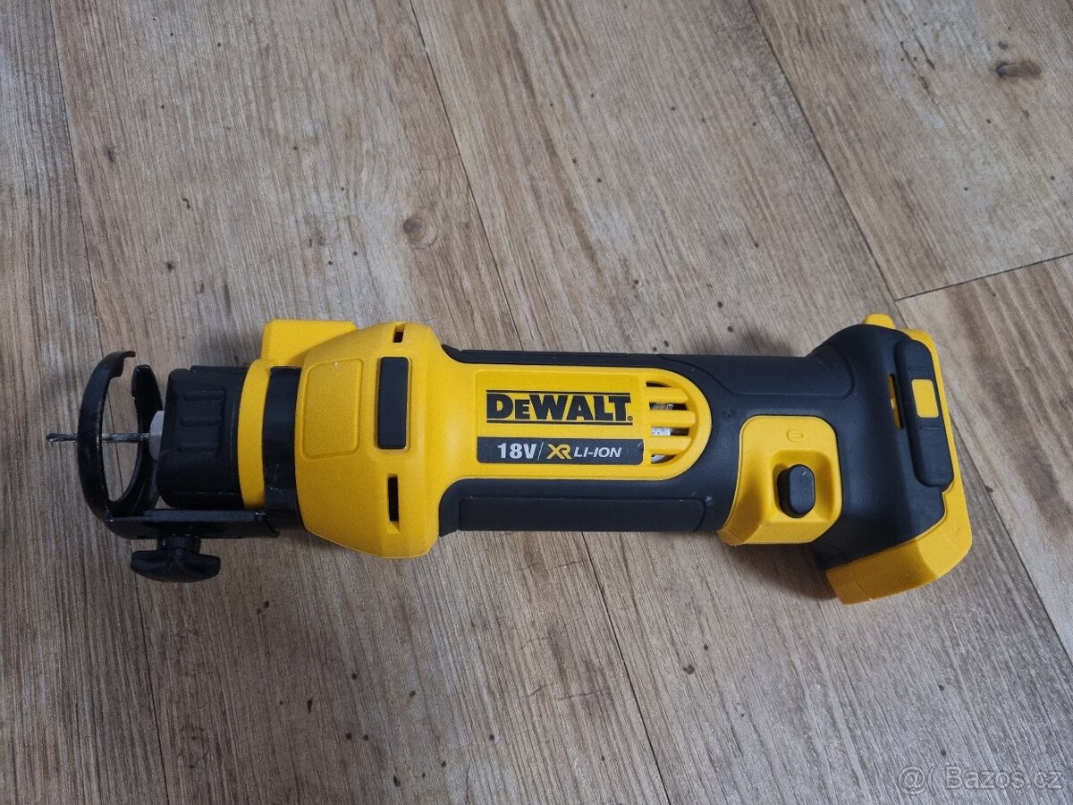 Dewalt vyřezávačka do sadrokartonu