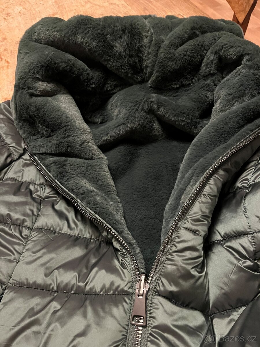 Dámská zimní bunda s odnímatelnou kožešinou