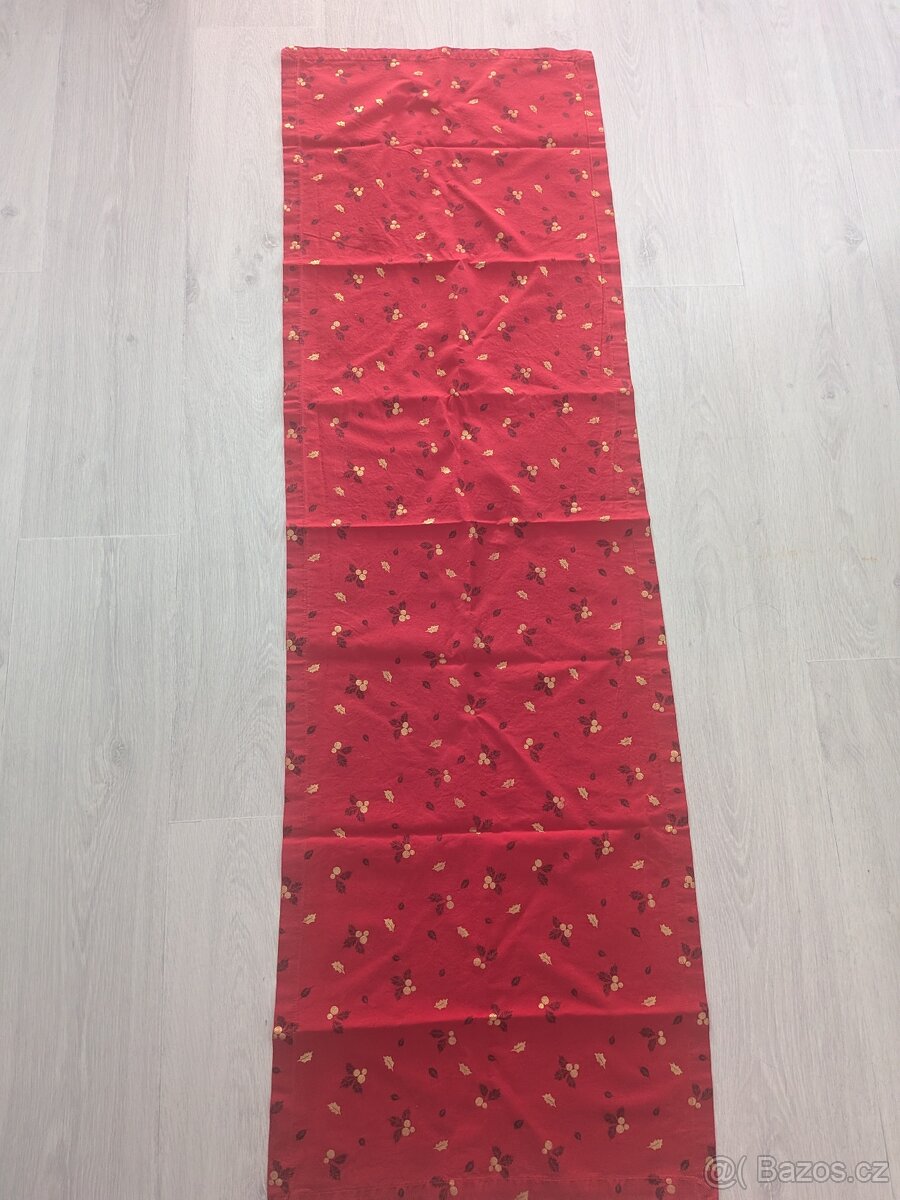 Vánoční ubrus 132cm délka a 40cm šířka