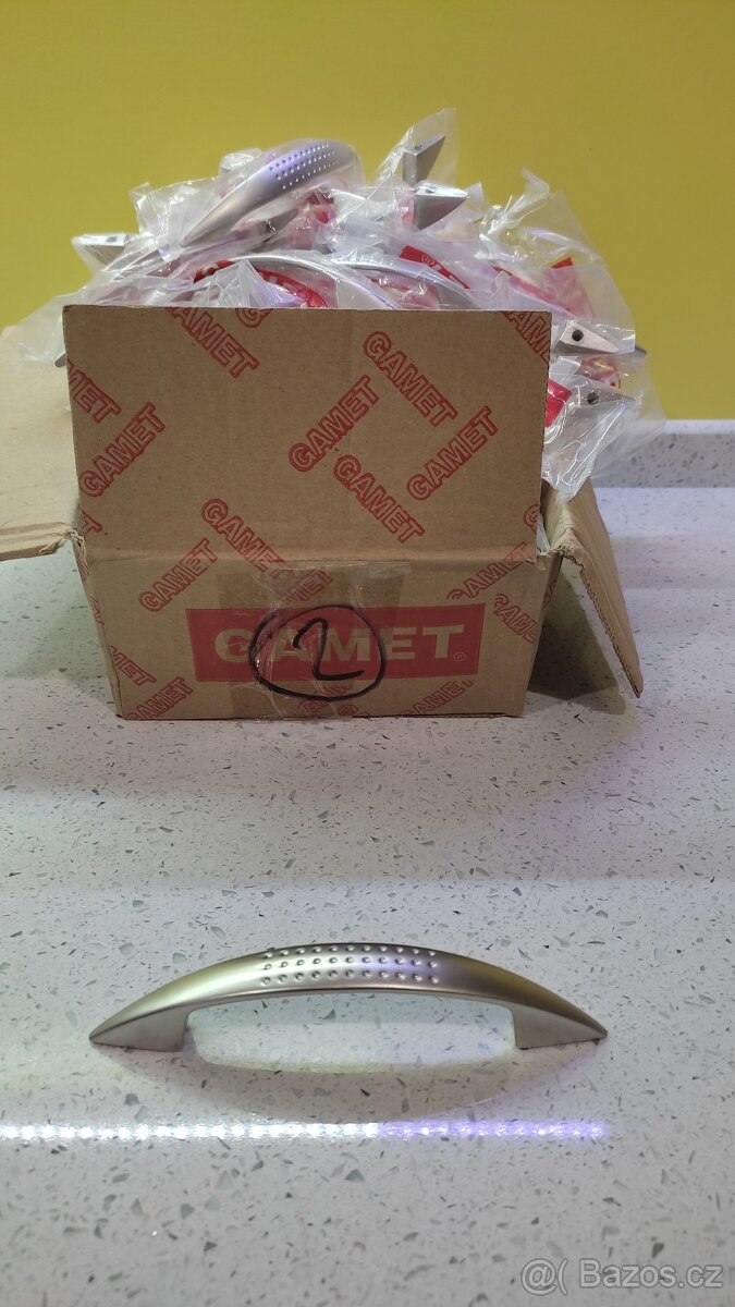 Nábytkové úchytky za 20,- Kč