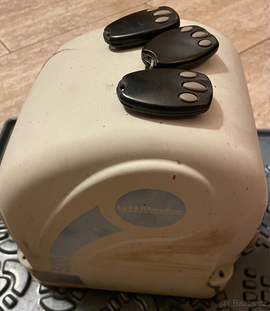 ZA 50% I SAMOSTATNĚ POJÍZDNÁ BRÁNA MOTOR 3 OVLADAČE 2 ČIDLA