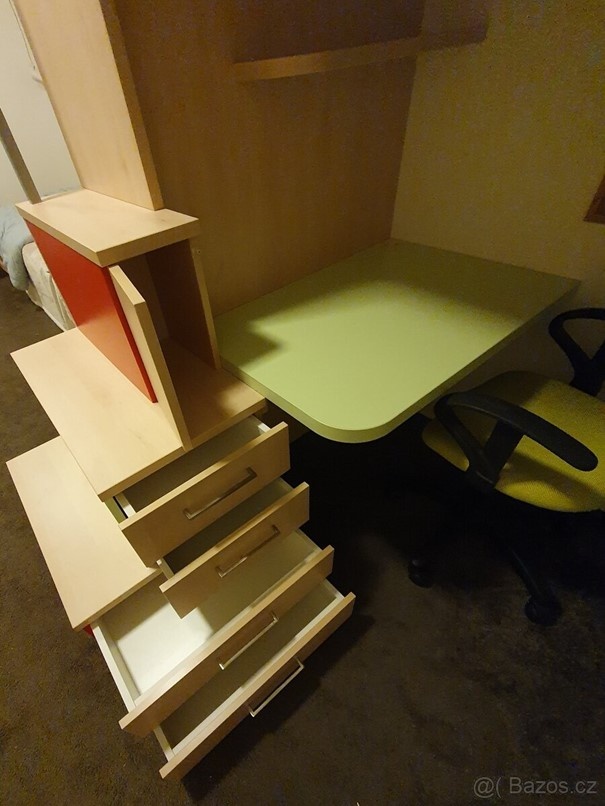 Dětská vyvýšená postel s psacím stolem a knihovnou