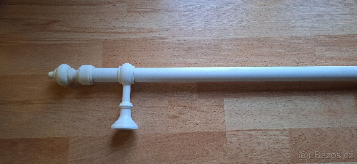 Bílá garnýž 120 cm