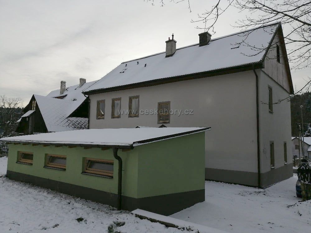 Nabízíme k prodeji extrémně prostorný, kompletně