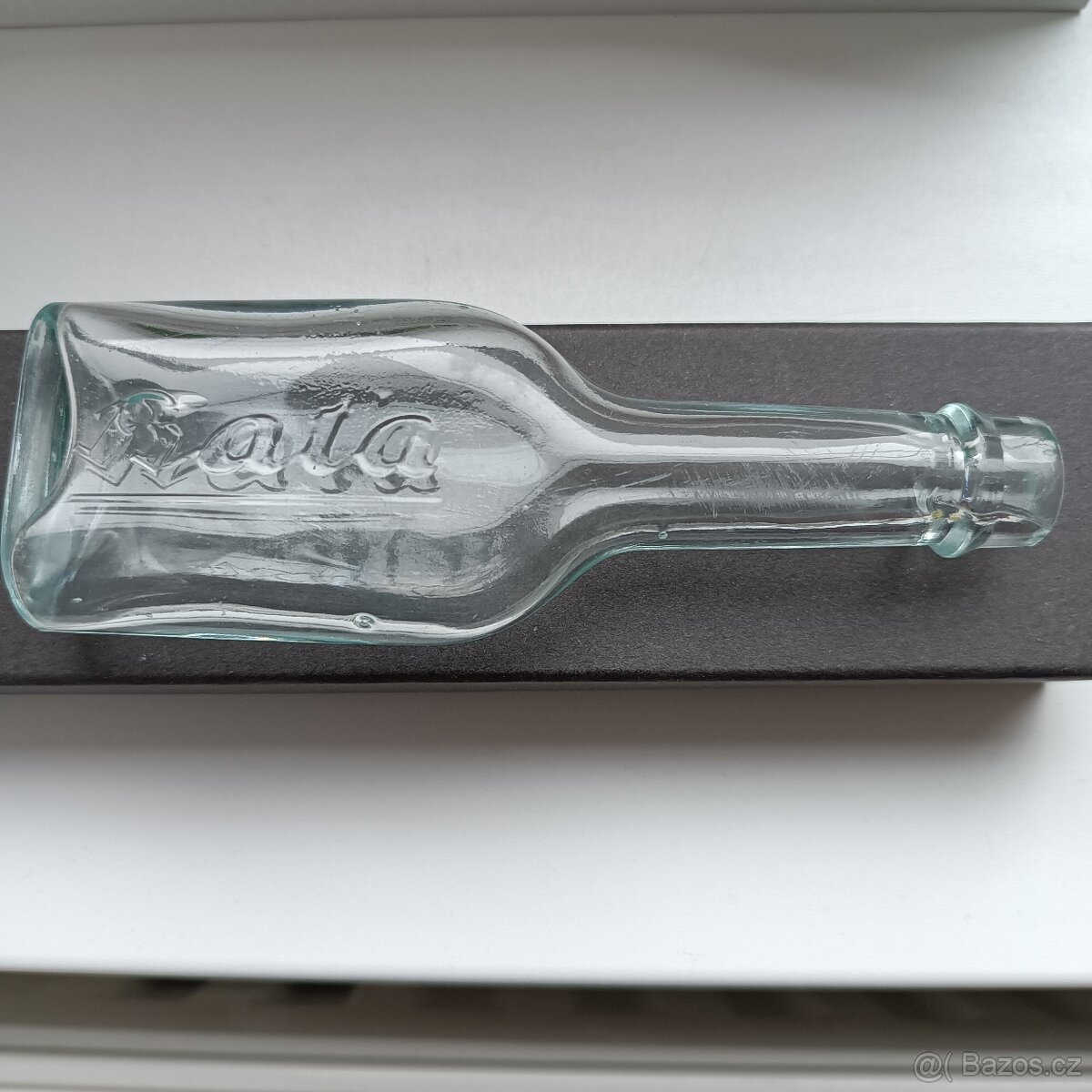 Skleněná lahvička Baťa