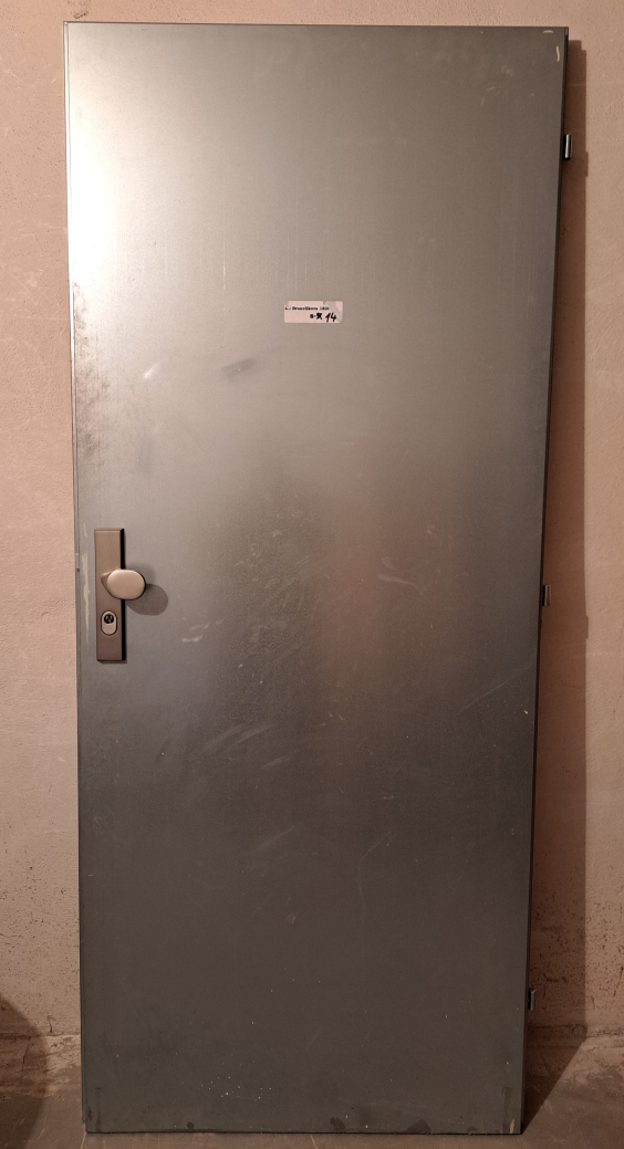 bezpečnostní dveře a zámek