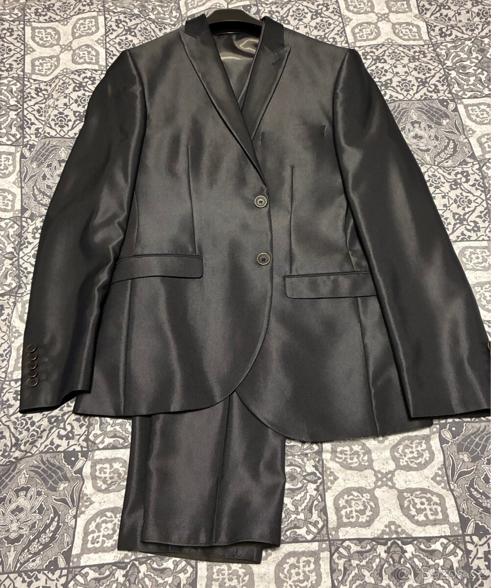 Oblek Angelo Litrico