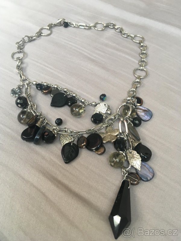 Asymetrický náhrdelník