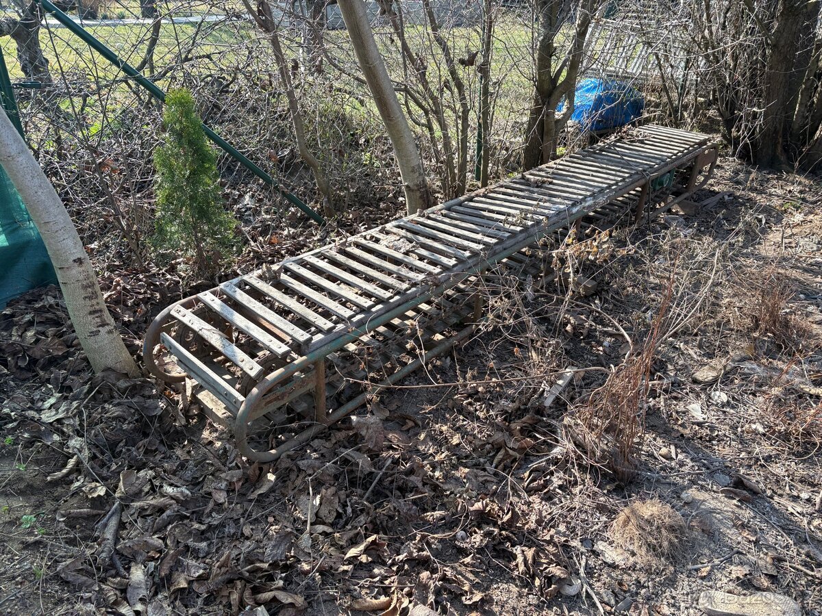 Starý pásový dopravník