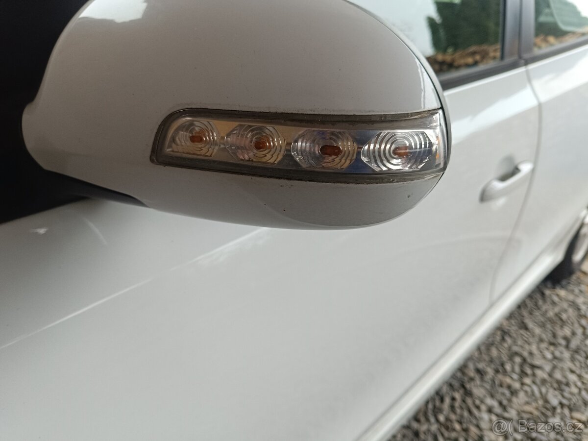Zpetne zrcatko I30