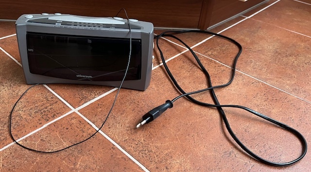 Starší rádio, na zahradu, do garáže