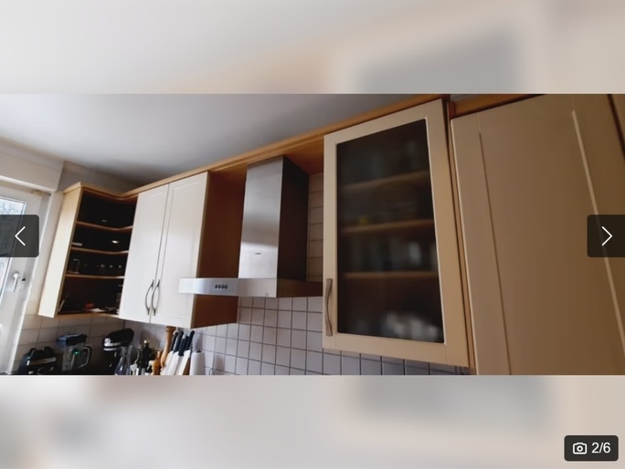 Krémová kuchyně včetně vestavěných spotř., 4223