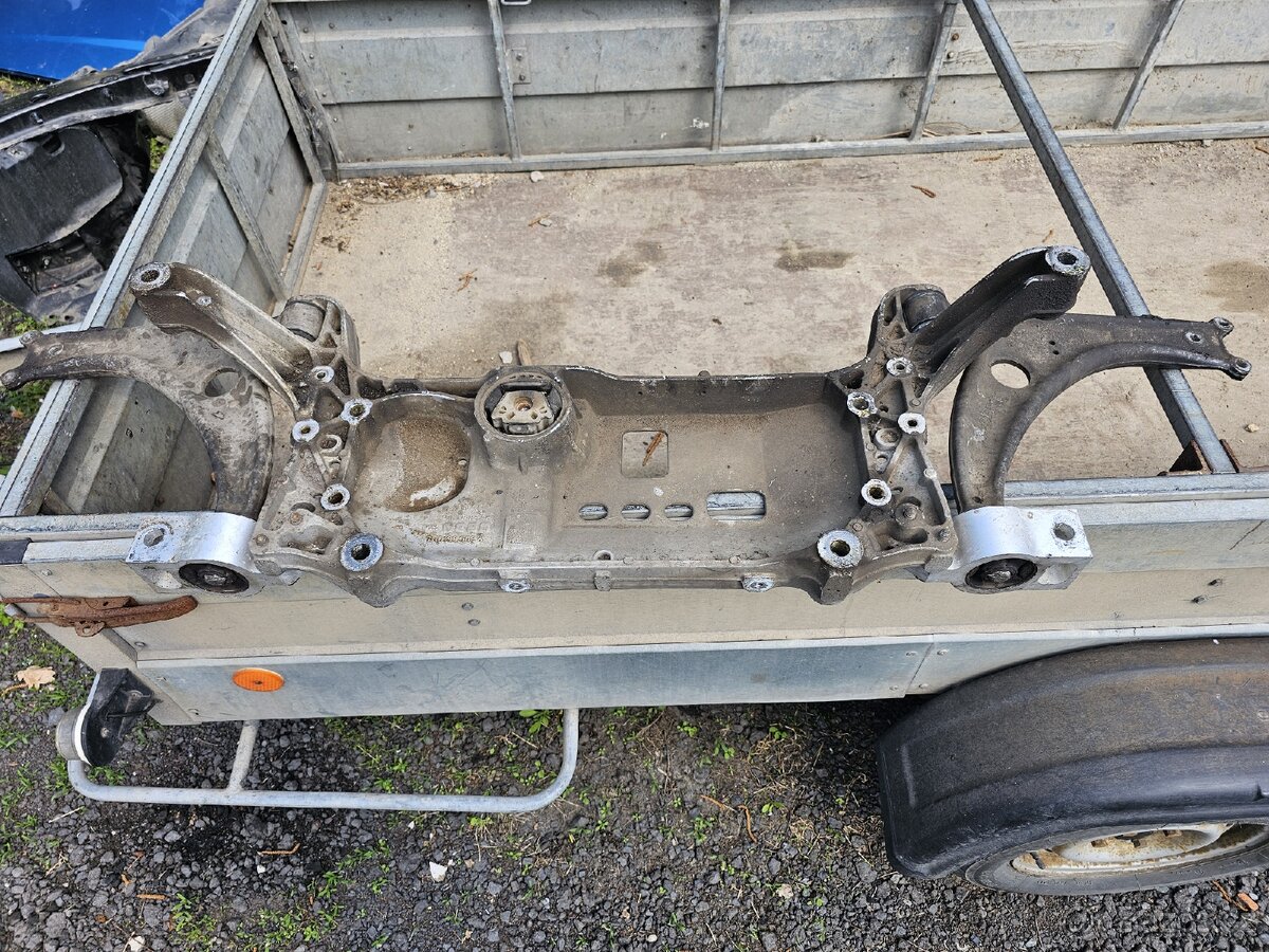 Přední náprava nápravnice VW Passat B6 B7 golf V