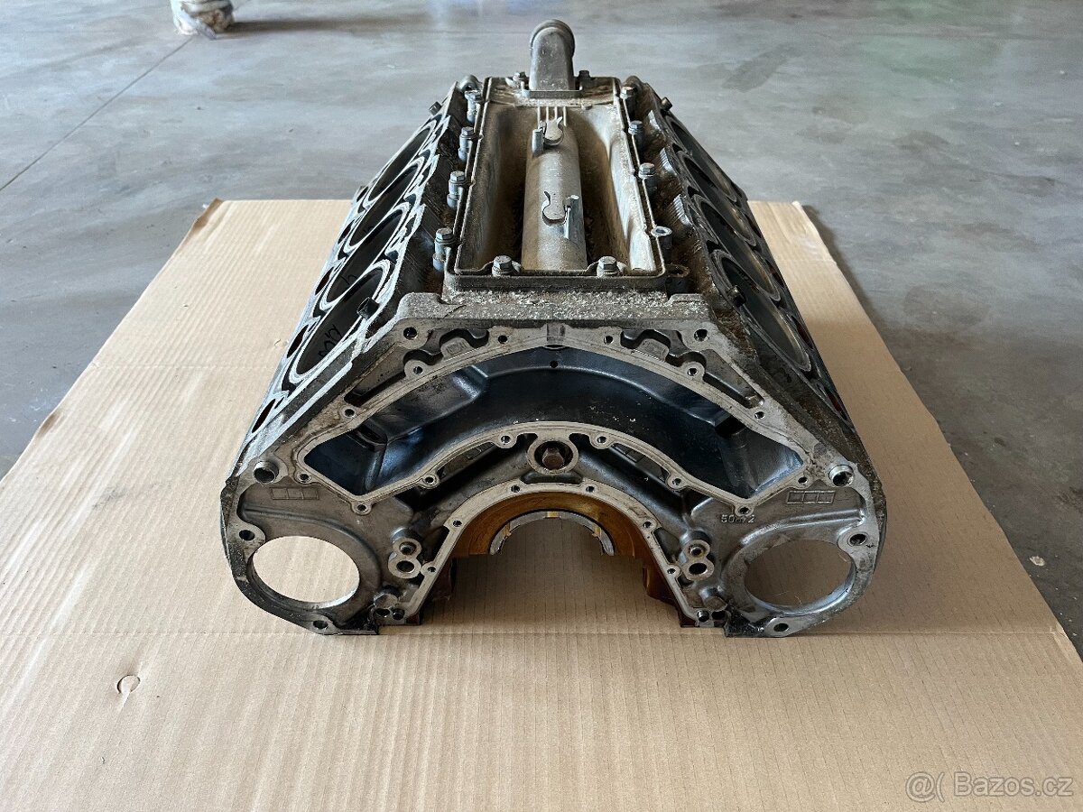 Blok motoru z BMW X5 4.8 IS e53