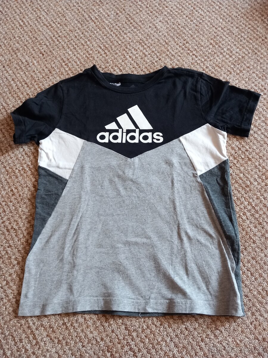 Triko Adidas vel 140