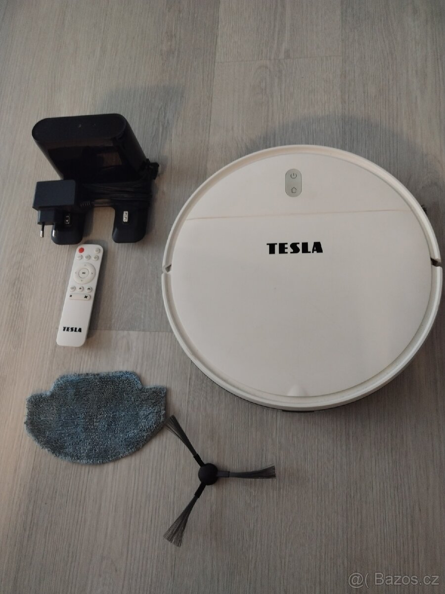 Roboticky vysavac Tesla
