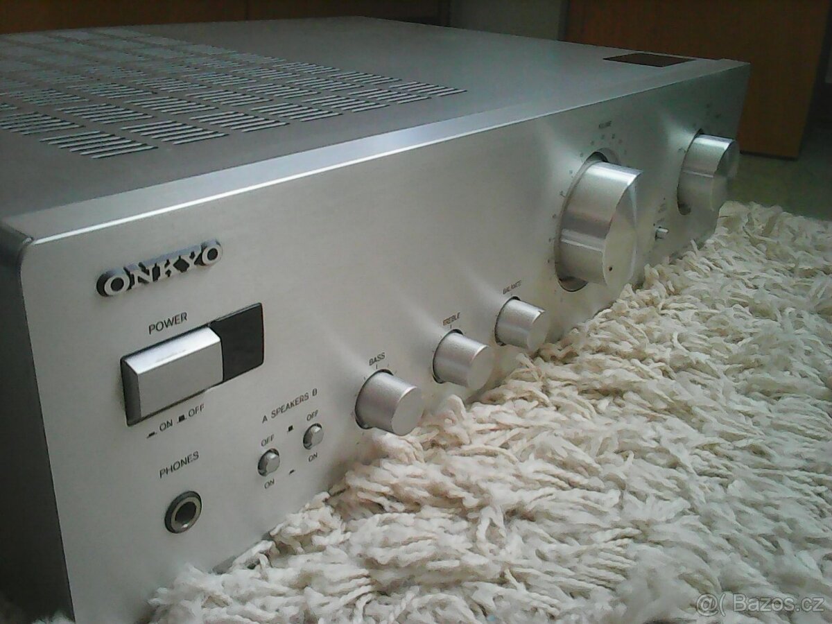 Zesilovač Onkyo