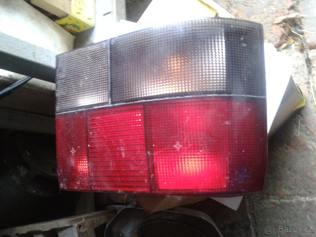 levé koncové světlo renault 19
