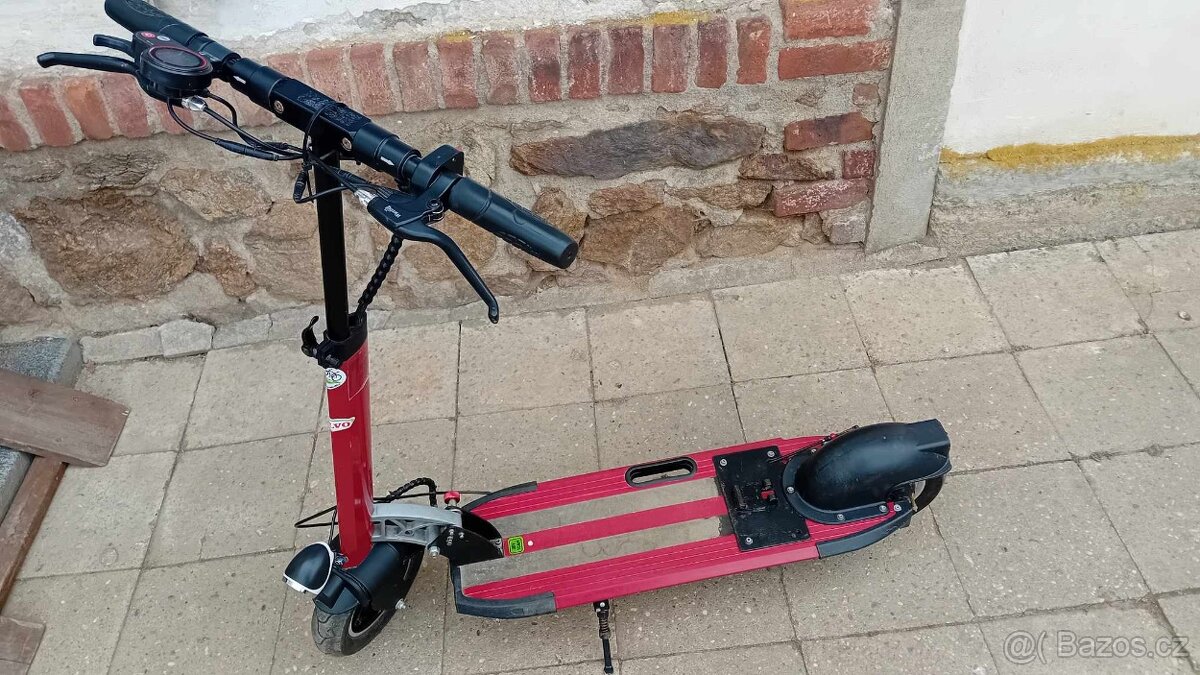 Skládácí elektrokoloběžka Selvo 2350