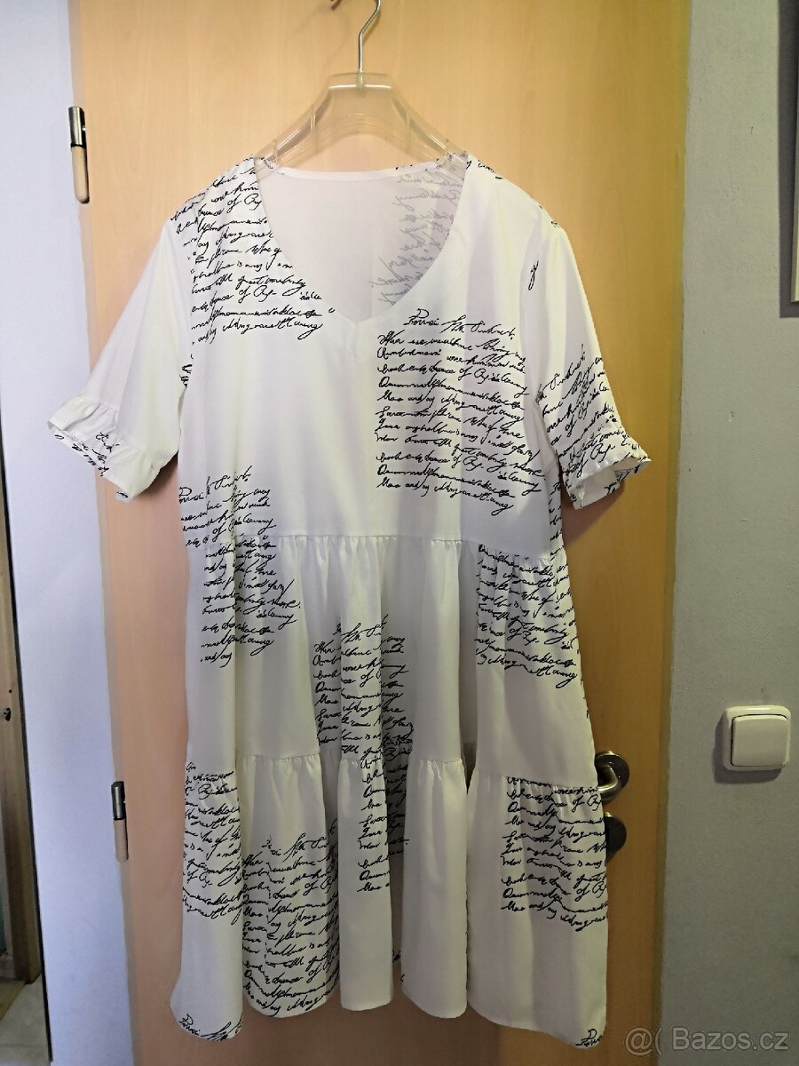 Šaty s kapsama XL