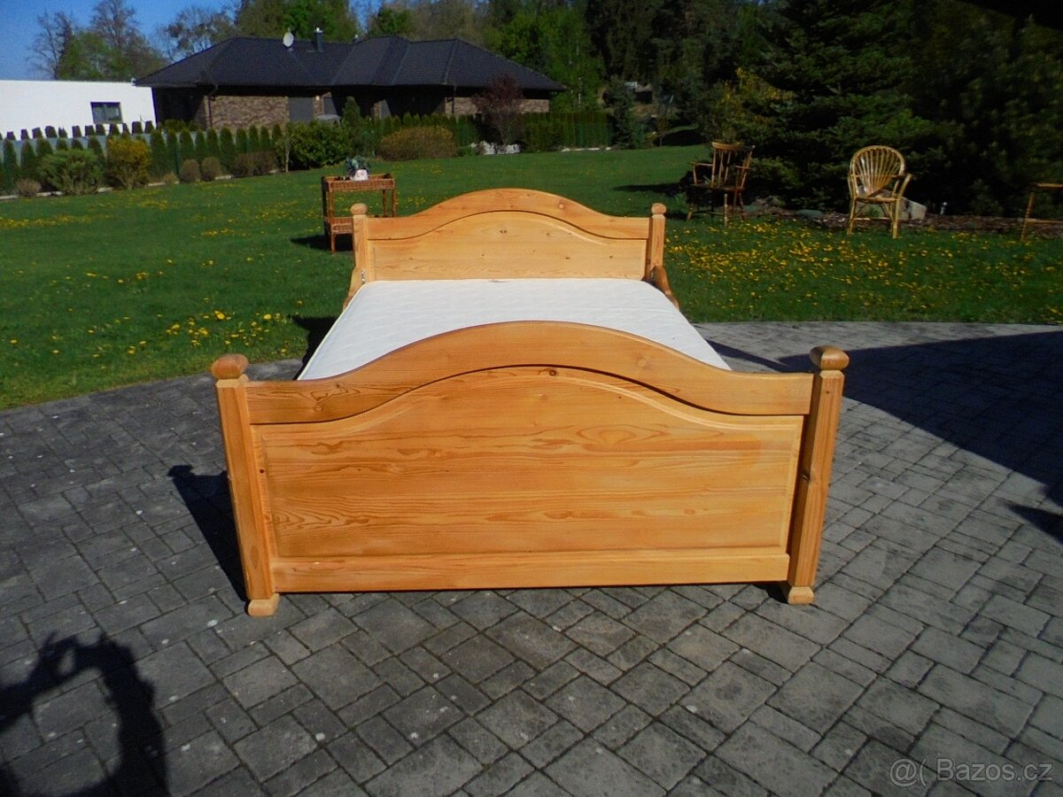 masivní, smrková postel, rošt, matrace