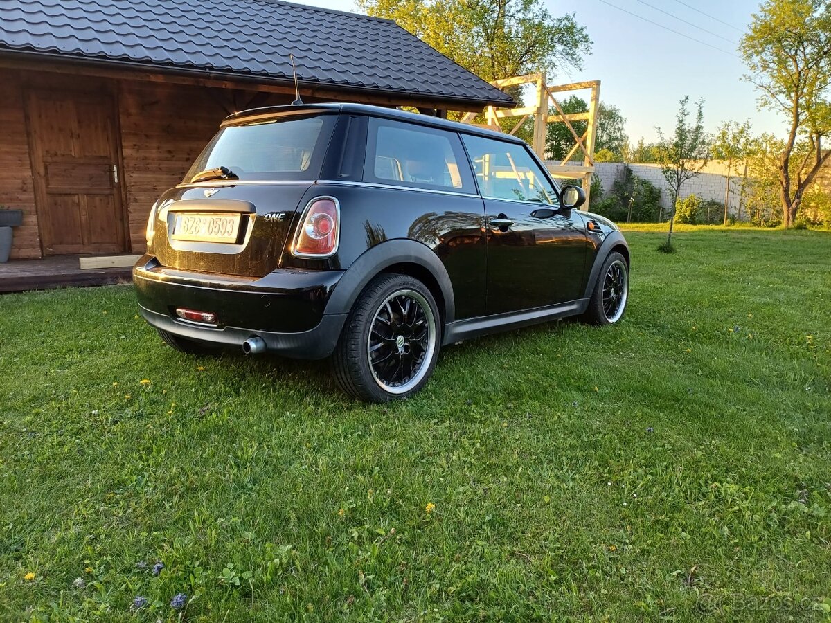 Prodám Mini One, typ 2011,motor 1,6 benzin 55kW