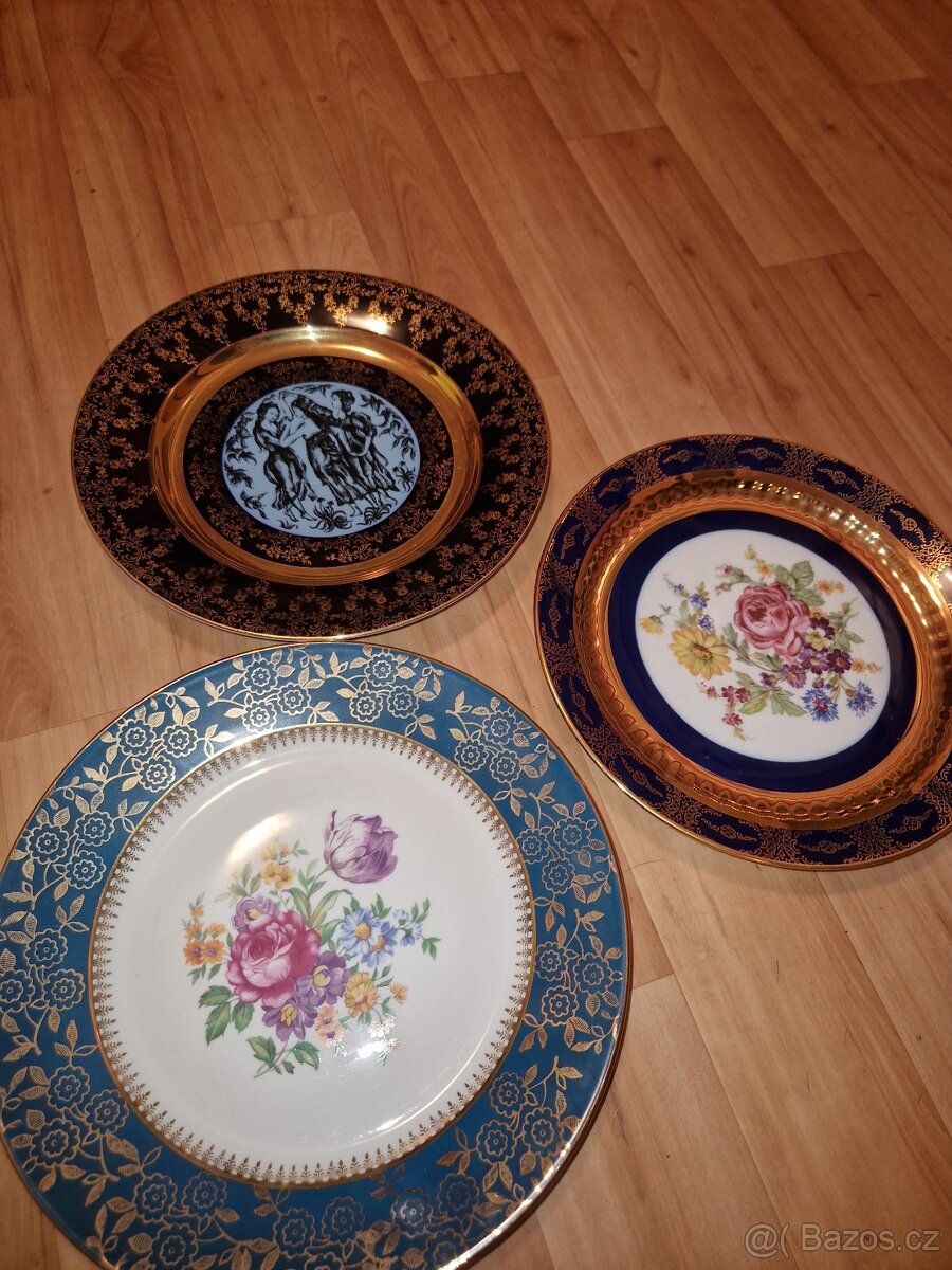 Zdobený porcelánový talíř