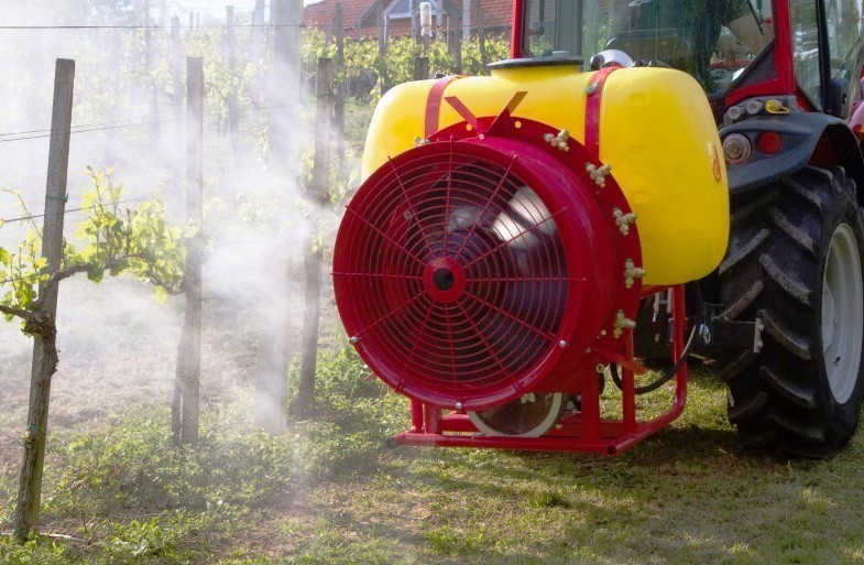 Nesený rosič AGP 200 litrů za traktor, malotraktor