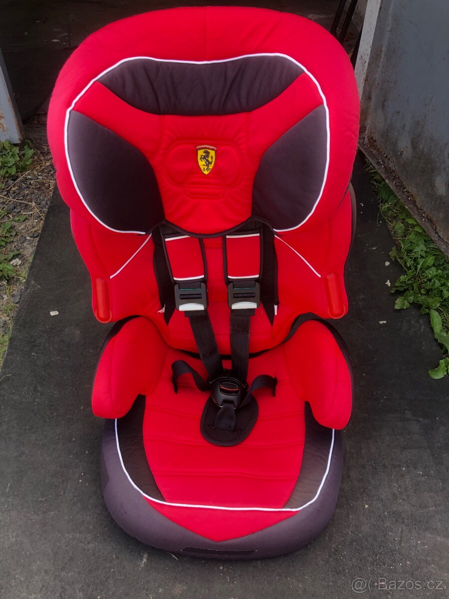 Dětská sedačka Ferrari