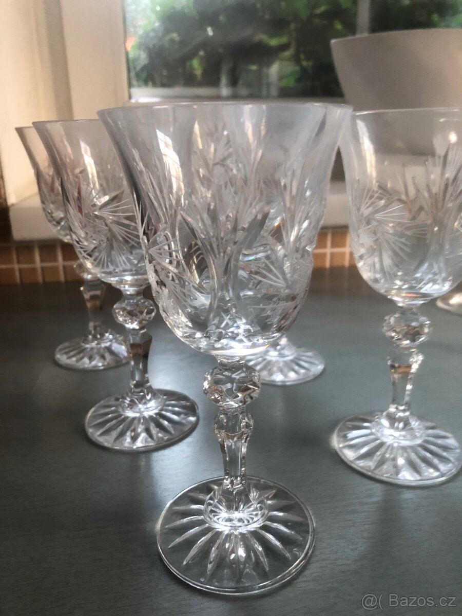 Sada 6 broušených sklenic na vino