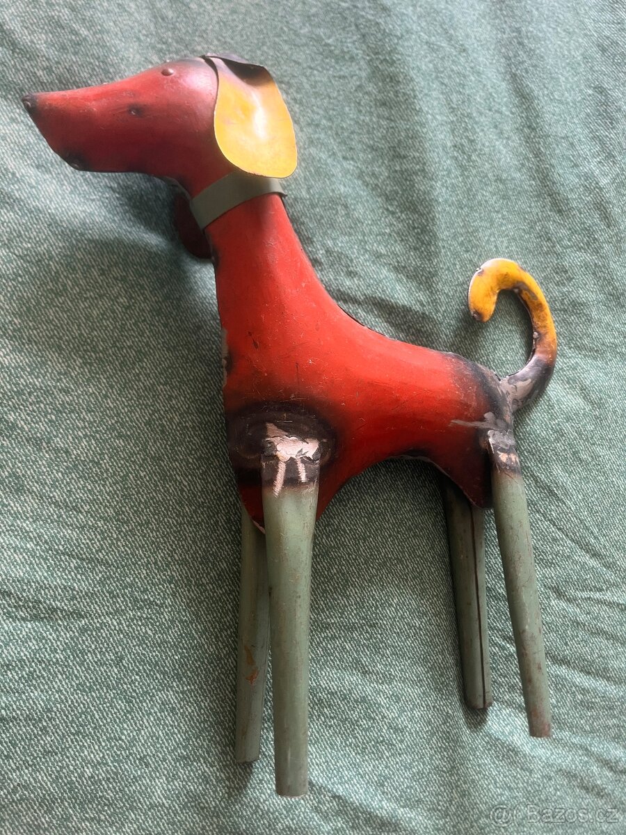 Kovová dekorace- soška pes