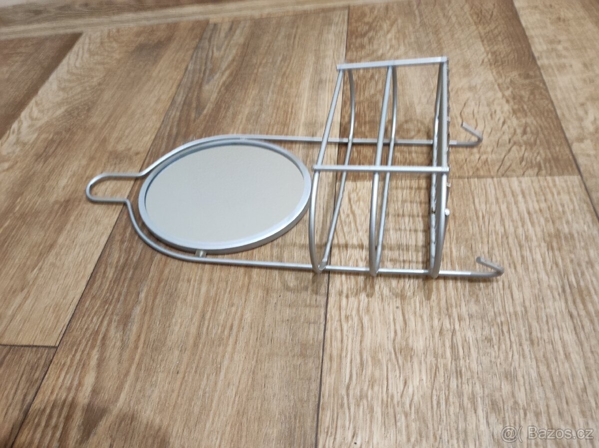 Polička se zrcadlem