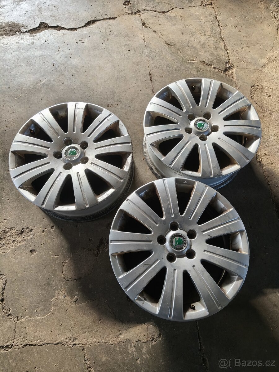 Prodám 3ks ALU kola 17, 5x112