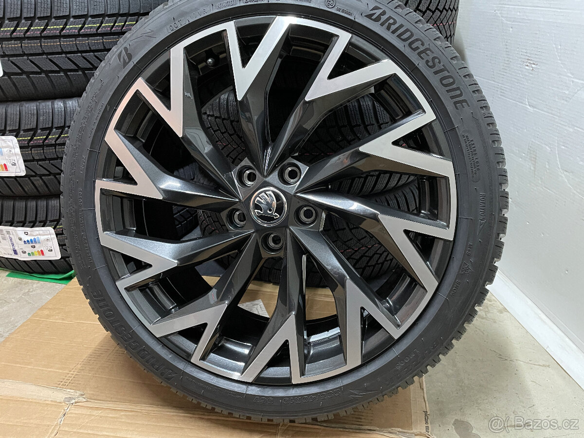 SUPERB 4, 3 NOVÁ ZIMNÍ ALU HELIX BLACK 235/40/19 R.V 2024