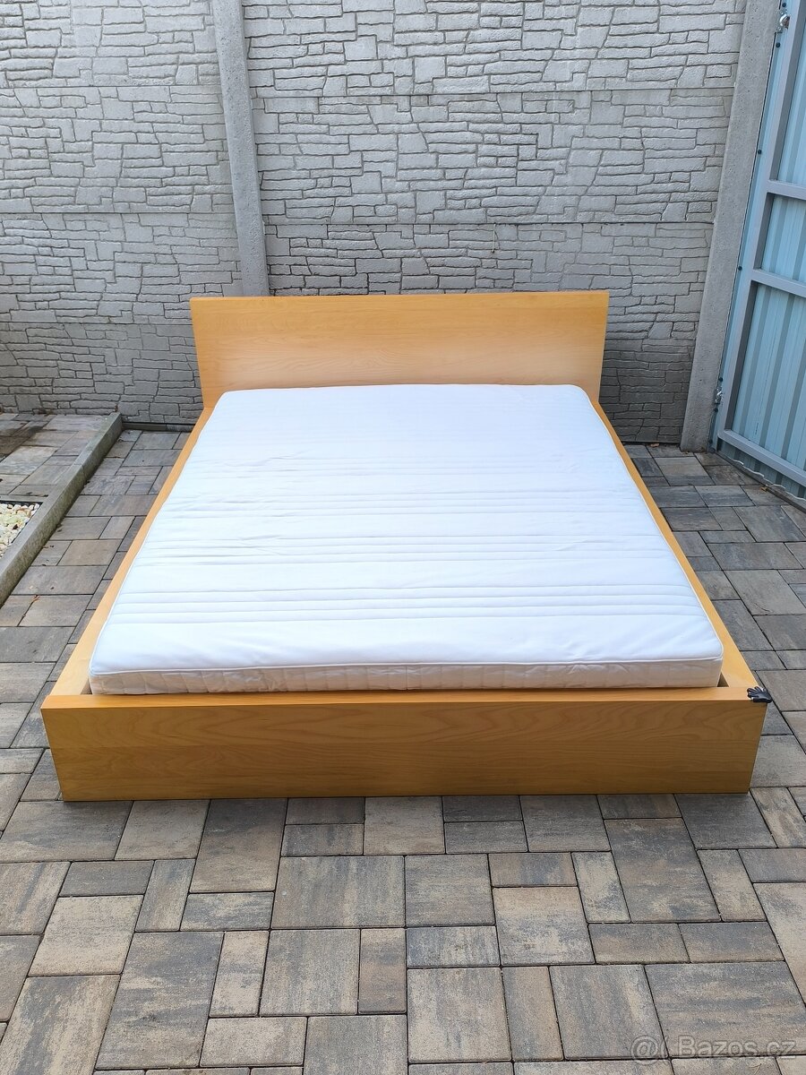 Prodám manželskou postel + Matrací 160cm x 200cm
