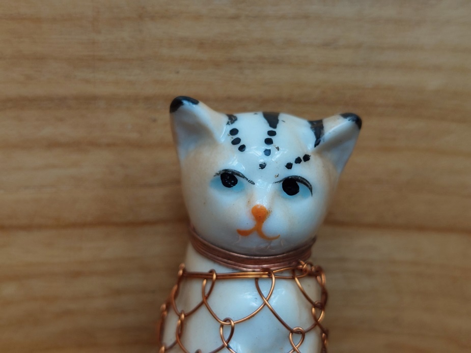 Porcelánová soška kočka kočička kotě drátkování ruční výroba