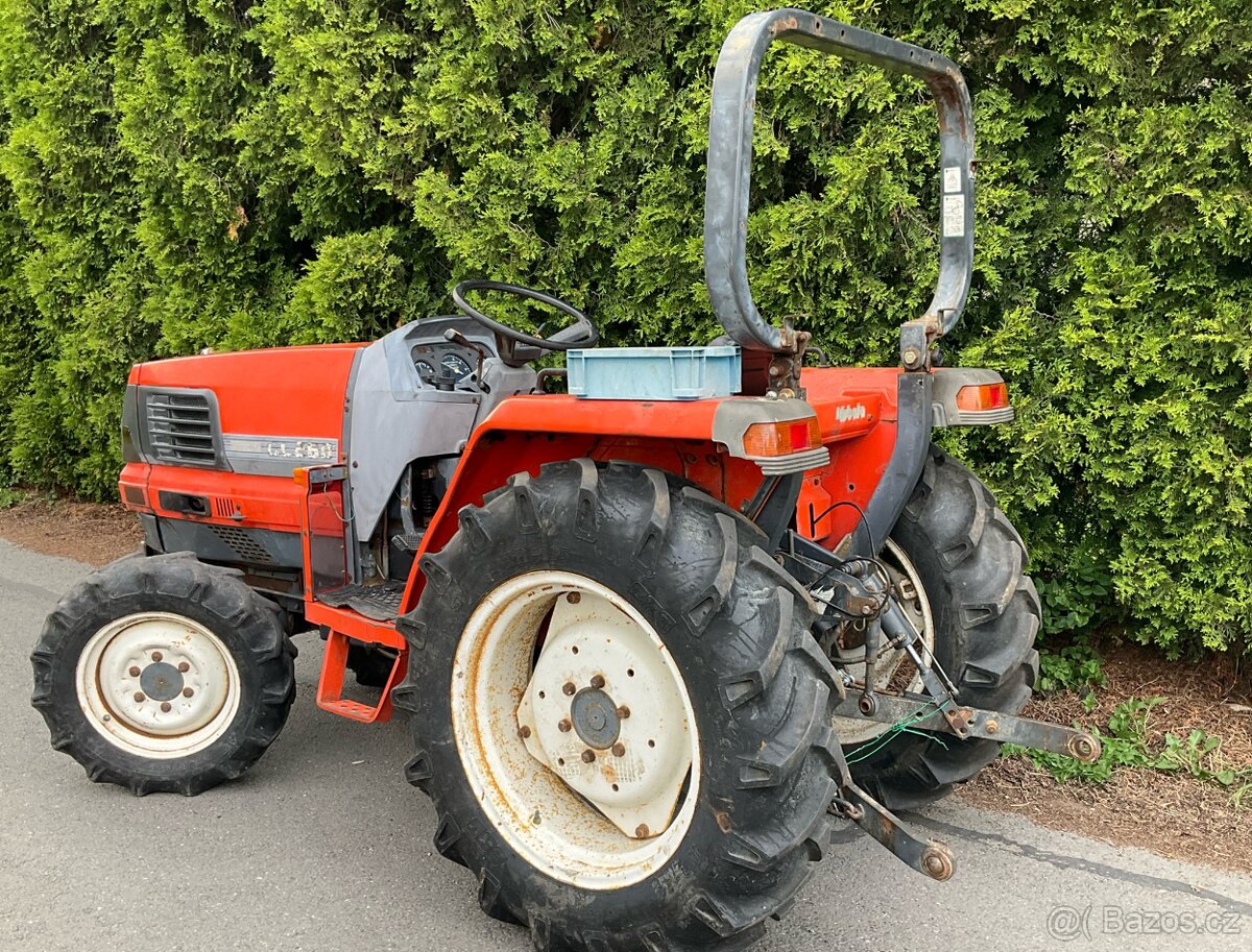 TRAKTOR KUBOTA
